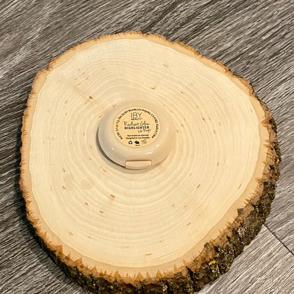 🌾HP🌾 IBY Radiant Glow Highlighter 24k Magic
New in box - Picture 4 of 10